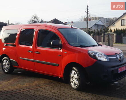 Красный Рено Кенгу, объемом двигателя 0 л и пробегом 34 тыс. км за 12000 $, фото 3 на Automoto.ua