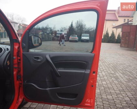 Красный Рено Кенгу, объемом двигателя 0 л и пробегом 44 тыс. км за 11777 $, фото 40 на Automoto.ua