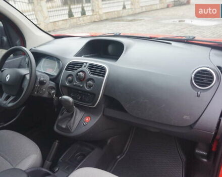 Красный Рено Кенгу, объемом двигателя 0 л и пробегом 44 тыс. км за 11777 $, фото 43 на Automoto.ua