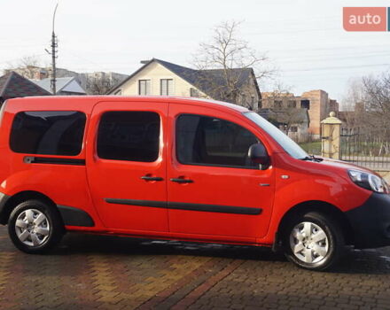 Красный Рено Кенгу, объемом двигателя 0 л и пробегом 34 тыс. км за 12000 $, фото 4 на Automoto.ua