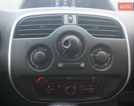 Красный Рено Кенгу, объемом двигателя 0 л и пробегом 34 тыс. км за 12000 $, фото 35 на Automoto.ua