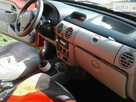 Красный Рено Кенгу, объемом двигателя 1.4 л и пробегом 178 тыс. км за 5000 $, фото 1 на Automoto.ua