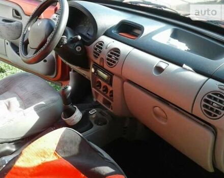 Красный Рено Кенгу, объемом двигателя 1.4 л и пробегом 178 тыс. км за 5000 $, фото 1 на Automoto.ua