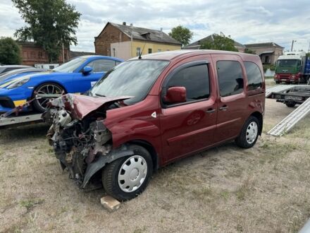 Рено Кєнгу 2010 у Кропивницькому (Кіровограді) на Automoto.ua Червоний Рено Кєнгу, об'ємом двигуна 1.5 л та пробігом 200 тис. км за 2700 $, фото 1 на Automoto.ua