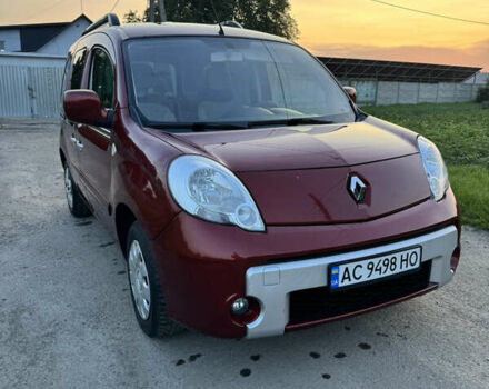 Рено Кєнгу 2012 у Луцьку на Automoto.ua Червоний Рено Кєнгу, об'ємом двигуна 1.6 л та пробігом 215 тис. км за 7600 $, фото 1 на Automoto.ua
