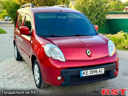 Красный Рено Кенгу, объемом двигателя 1.5 л и пробегом 249 тыс. км за 8700 $, фото 1 на Automoto.ua