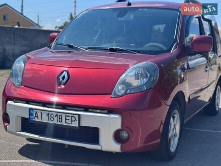 Рено Кєнгу 2012 у Борисполе на Automoto.ua Червоний Рено Кєнгу, об'ємом двигуна 1.5 л та пробігом 286 тис. км за 7800 $, фото 1 на Automoto.ua