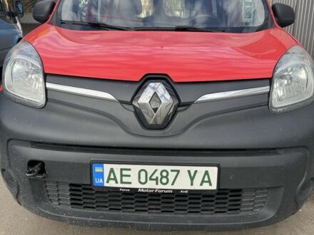 Красный Рено Кенгу, объемом двигателя 0 л и пробегом 104 тыс. км за 13500 $, фото 1 на Automoto.ua