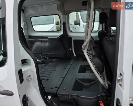 Рено Кенгу, объемом двигателя 0 л и пробегом 26 тыс. км за 14600 $, фото 24 на Automoto.ua