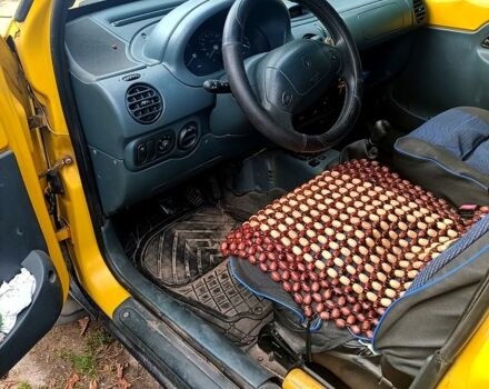 Желтый Рено Кенгу, объемом двигателя 1.4 л и пробегом 233 тыс. км за 2200 $, фото 2 на Automoto.ua