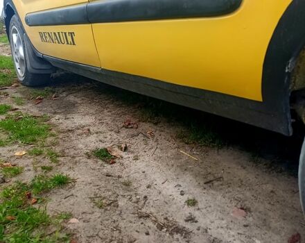 Желтый Рено Кенгу, объемом двигателя 1.4 л и пробегом 233 тыс. км за 2200 $, фото 3 на Automoto.ua