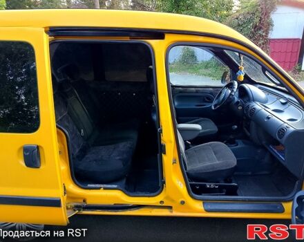 Желтый Рено Кенгу, объемом двигателя 1.9 л и пробегом 257 тыс. км за 3000 $, фото 4 на Automoto.ua