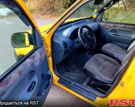Желтый Рено Кенгу, объемом двигателя 1.9 л и пробегом 257 тыс. км за 3000 $, фото 5 на Automoto.ua