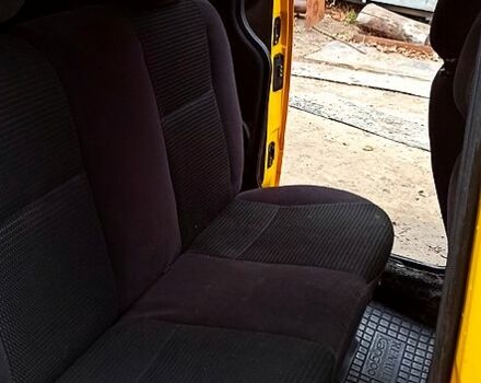 Желтый Рено Кенгу, объемом двигателя 1.5 л и пробегом 350 тыс. км за 3000 $, фото 5 на Automoto.ua