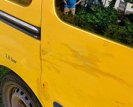Желтый Рено Кенгу, объемом двигателя 1.5 л и пробегом 191 тыс. км за 3300 $, фото 10 на Automoto.ua