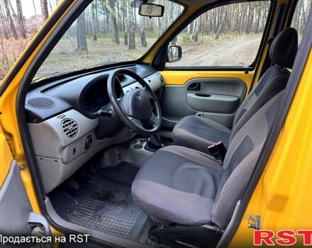 Желтый Рено Кенгу, объемом двигателя 1.5 л и пробегом 230 тыс. км за 4500 $, фото 8 на Automoto.ua