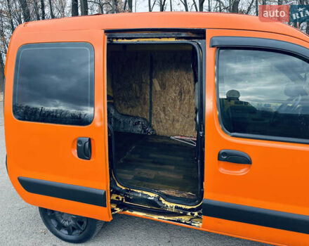 Желтый Рено Кенгу, объемом двигателя 1.5 л и пробегом 250 тыс. км за 2100 $, фото 16 на Automoto.ua