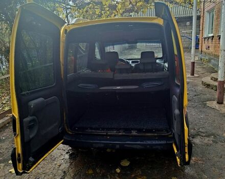 Желтый Рено Кенгу, объемом двигателя 1.5 л и пробегом 210 тыс. км за 4200 $, фото 4 на Automoto.ua