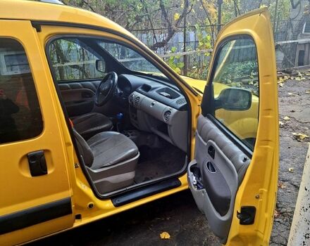 Желтый Рено Кенгу, объемом двигателя 1.5 л и пробегом 210 тыс. км за 4200 $, фото 2 на Automoto.ua