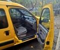 Желтый Рено Кенгу, объемом двигателя 1.5 л и пробегом 210 тыс. км за 4200 $, фото 2 на Automoto.ua