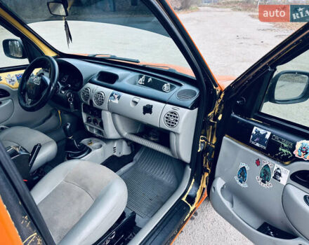 Желтый Рено Кенгу, объемом двигателя 1.5 л и пробегом 250 тыс. км за 2100 $, фото 21 на Automoto.ua