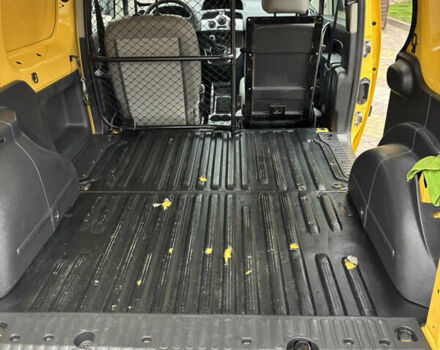 Желтый Рено Кенгу, объемом двигателя 1.46 л и пробегом 233 тыс. км за 3800 $, фото 8 на Automoto.ua