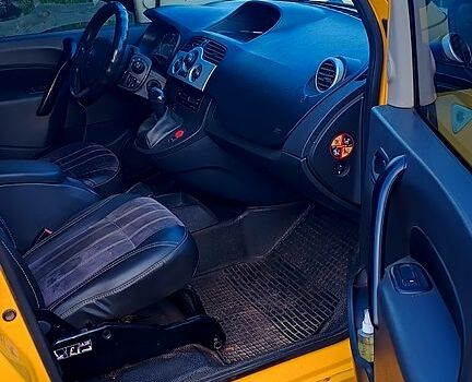 Желтый Рено Кенгу, объемом двигателя 0 л и пробегом 14 тыс. км за 4200 $, фото 7 на Automoto.ua