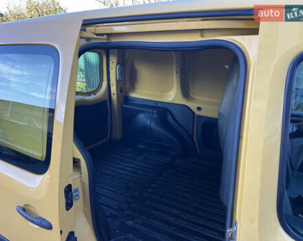 Желтый Рено Кенгу, объемом двигателя 0 л и пробегом 118 тыс. км за 5499 $, фото 10 на Automoto.ua