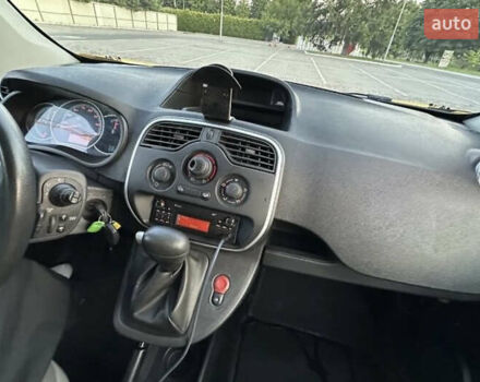 Желтый Рено Кенгу, объемом двигателя 0 л и пробегом 99 тыс. км за 8900 $, фото 10 на Automoto.ua