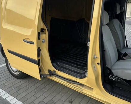 Желтый Рено Кенгу, объемом двигателя 0 л и пробегом 99 тыс. км за 8900 $, фото 22 на Automoto.ua