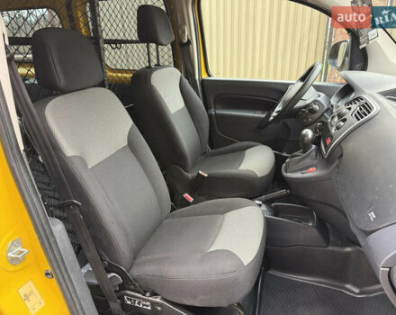 Желтый Рено Кенгу, объемом двигателя 0 л и пробегом 50 тыс. км за 10404 $, фото 47 на Automoto.ua