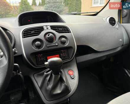 Желтый Рено Кенгу, объемом двигателя 0 л и пробегом 50 тыс. км за 10404 $, фото 26 на Automoto.ua