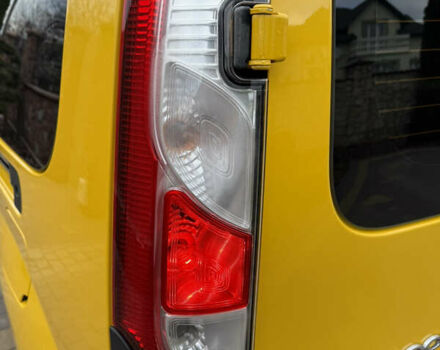 Желтый Рено Кенгу, объемом двигателя 0 л и пробегом 50 тыс. км за 10404 $, фото 35 на Automoto.ua