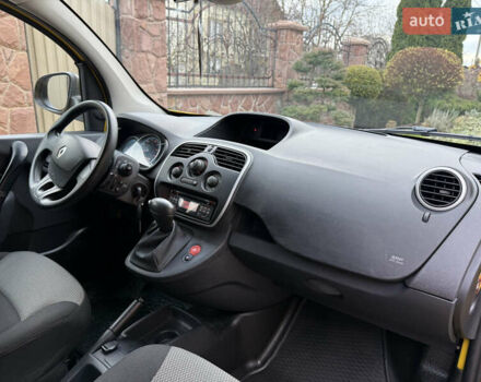 Желтый Рено Кенгу, объемом двигателя 0 л и пробегом 50 тыс. км за 10404 $, фото 48 на Automoto.ua