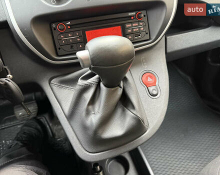 Желтый Рено Кенгу, объемом двигателя 0 л и пробегом 50 тыс. км за 10404 $, фото 29 на Automoto.ua