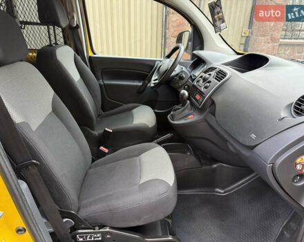 Желтый Рено Кенгу, объемом двигателя 0 л и пробегом 50 тыс. км за 10404 $, фото 46 на Automoto.ua