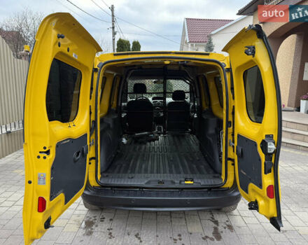 Желтый Рено Кенгу, объемом двигателя 0 л и пробегом 50 тыс. км за 10404 $, фото 36 на Automoto.ua