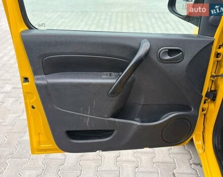 Желтый Рено Кенгу, объемом двигателя 0 л и пробегом 32 тыс. км за 9990 $, фото 9 на Automoto.ua