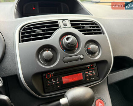 Желтый Рено Кенгу, объемом двигателя 0 л и пробегом 50 тыс. км за 10404 $, фото 28 на Automoto.ua