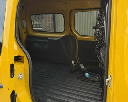 Желтый Рено Кенгу, объемом двигателя 0 л и пробегом 50 тыс. км за 10404 $, фото 43 на Automoto.ua