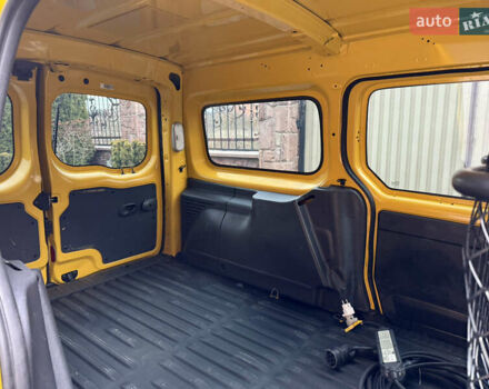 Желтый Рено Кенгу, объемом двигателя 0 л и пробегом 50 тыс. км за 10404 $, фото 44 на Automoto.ua