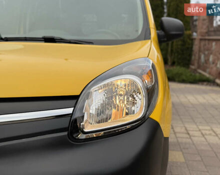 Желтый Рено Кенгу, объемом двигателя 0 л и пробегом 50 тыс. км за 10404 $, фото 12 на Automoto.ua