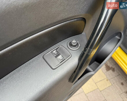 Желтый Рено Кенгу, объемом двигателя 0 л и пробегом 50 тыс. км за 10404 $, фото 16 на Automoto.ua