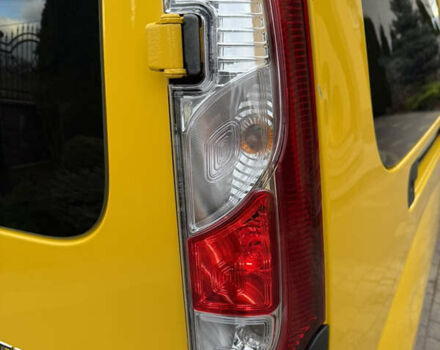 Желтый Рено Кенгу, объемом двигателя 0 л и пробегом 50 тыс. км за 10404 $, фото 34 на Automoto.ua