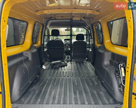 Желтый Рено Кенгу, объемом двигателя 0 л и пробегом 50 тыс. км за 10404 $, фото 39 на Automoto.ua