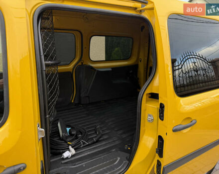 Желтый Рено Кенгу, объемом двигателя 0 л и пробегом 50 тыс. км за 10404 $, фото 30 на Automoto.ua