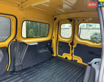 Желтый Рено Кенгу, объемом двигателя 0 л и пробегом 50 тыс. км за 10404 $, фото 31 на Automoto.ua