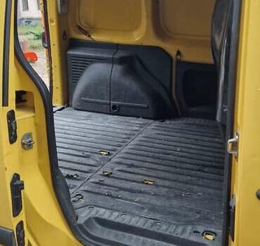 Желтый Рено Кенгу, объемом двигателя 1.46 л и пробегом 100 тыс. км за 5000 $, фото 2 на Automoto.ua