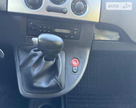 Желтый Рено Кенгу, объемом двигателя 0 л и пробегом 111 тыс. км за 5500 $, фото 1 на Automoto.ua