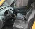 Желтый Рено Кенгу, объемом двигателя 1.9 л и пробегом 330 тыс. км за 2800 $, фото 3 на Automoto.ua